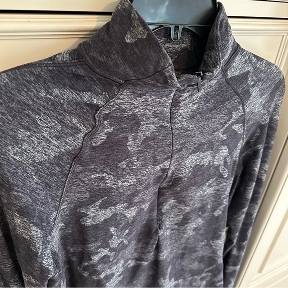LULULEMON OUTRUN THE ELEMENTS 1/2 ZIP TOP IN GRAY CAMO SIZE 8 - Picture 14 of 16